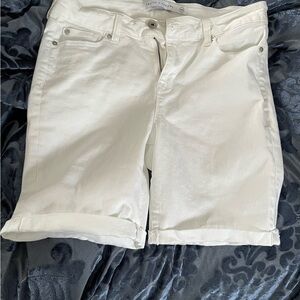 Theory Cream Women's Bermudas